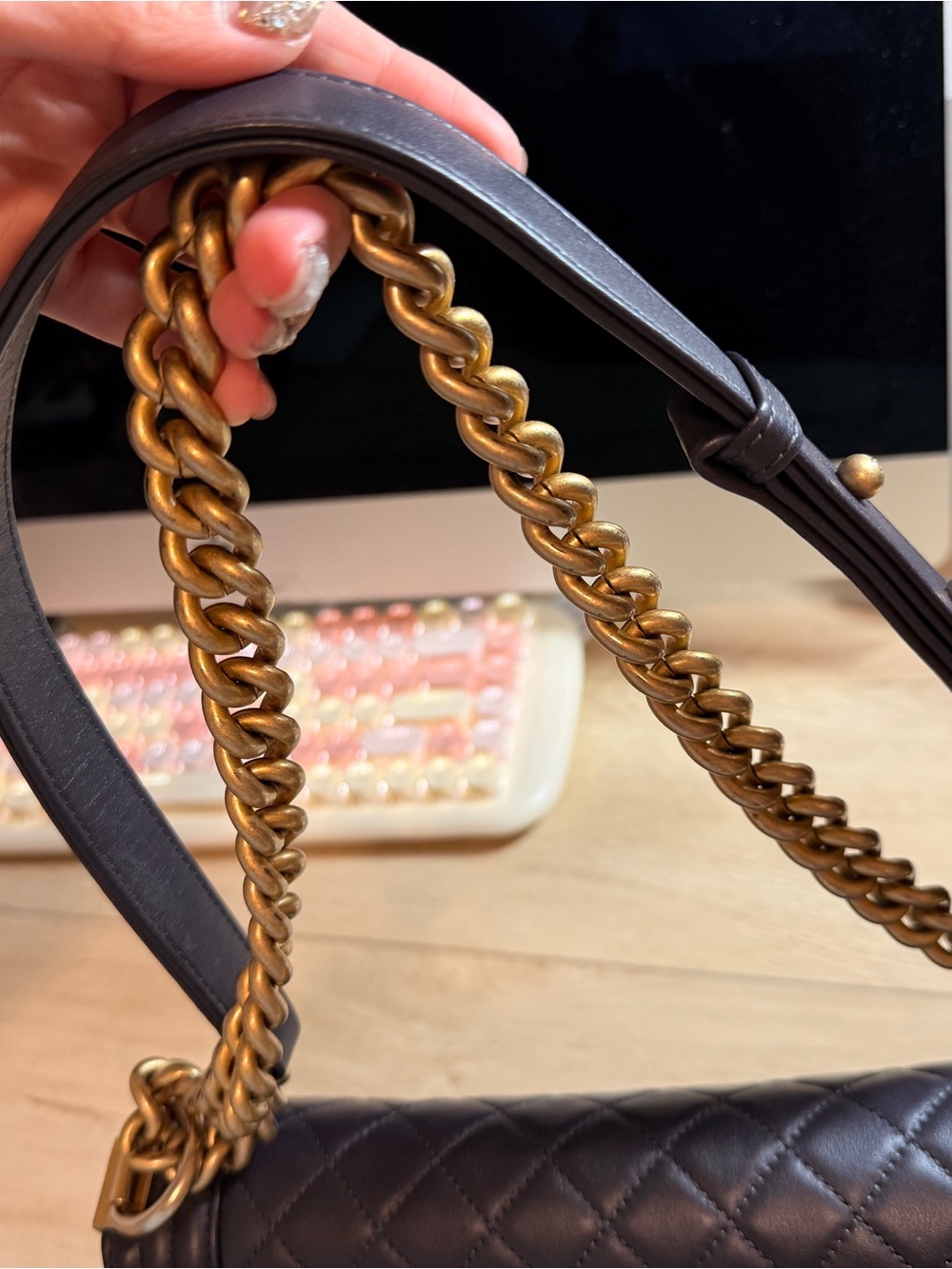 CHANEL Leboy Shoulder Bag in dark purple with Gold Hardware - Picture 5 of 12